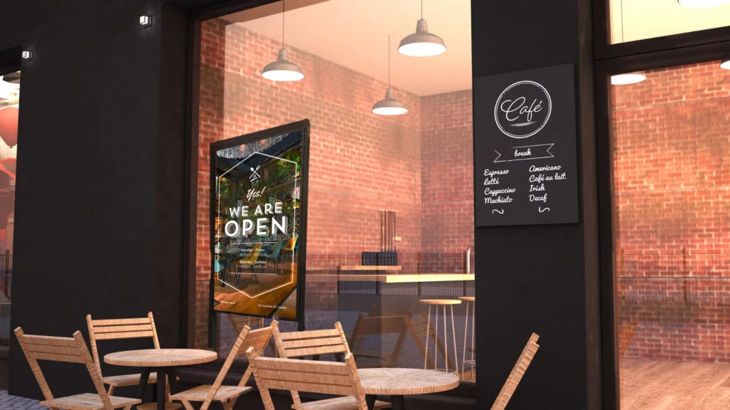 écran vitrine face à une vitre de restaurant